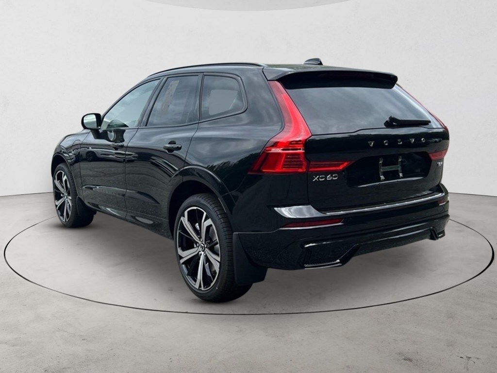 2025 Volvo XC60 T8 photo 3