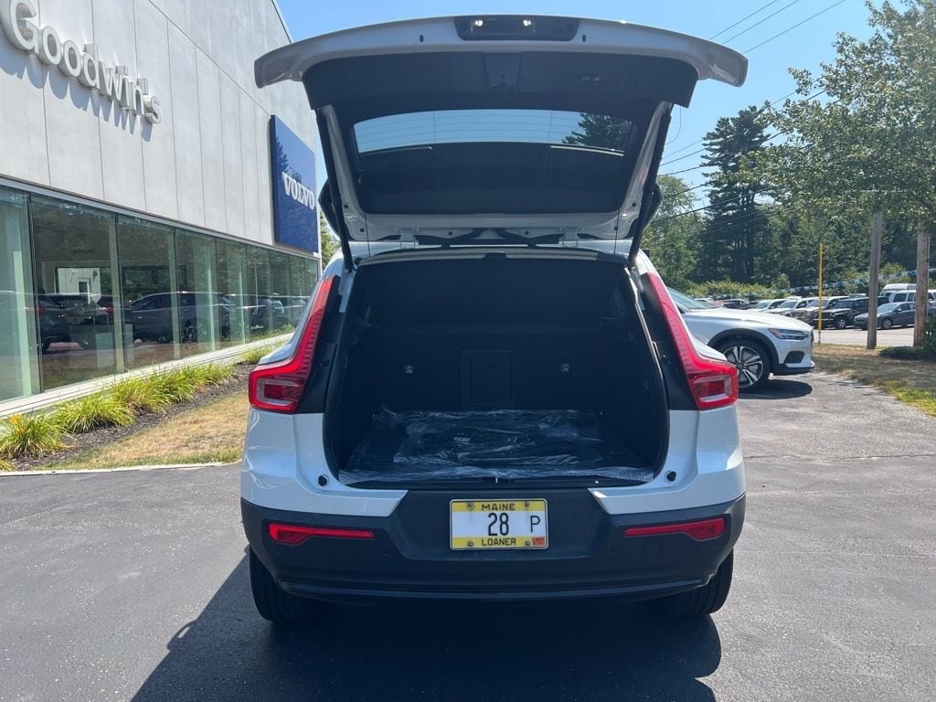 2026 Volvo XC40 Plus - Photo 28