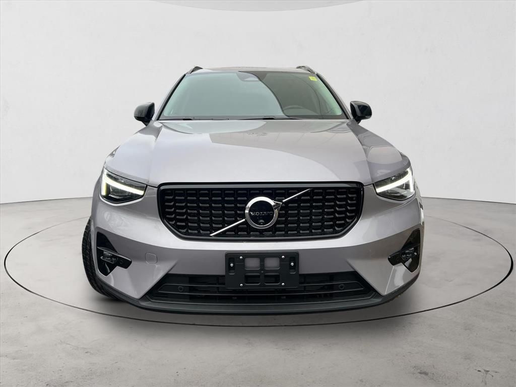 2026 Volvo XC40 Plus - Photo 8