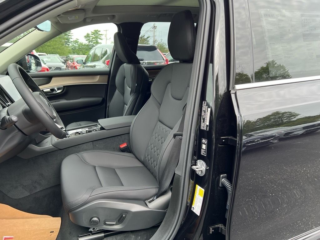 2026 Volvo XC90 Plus - Photo 12