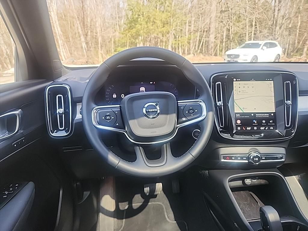 2025 Volvo XC40 Core - Photo 31