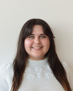 Staff member Anna Slizoski from ID_c0d605dc6132