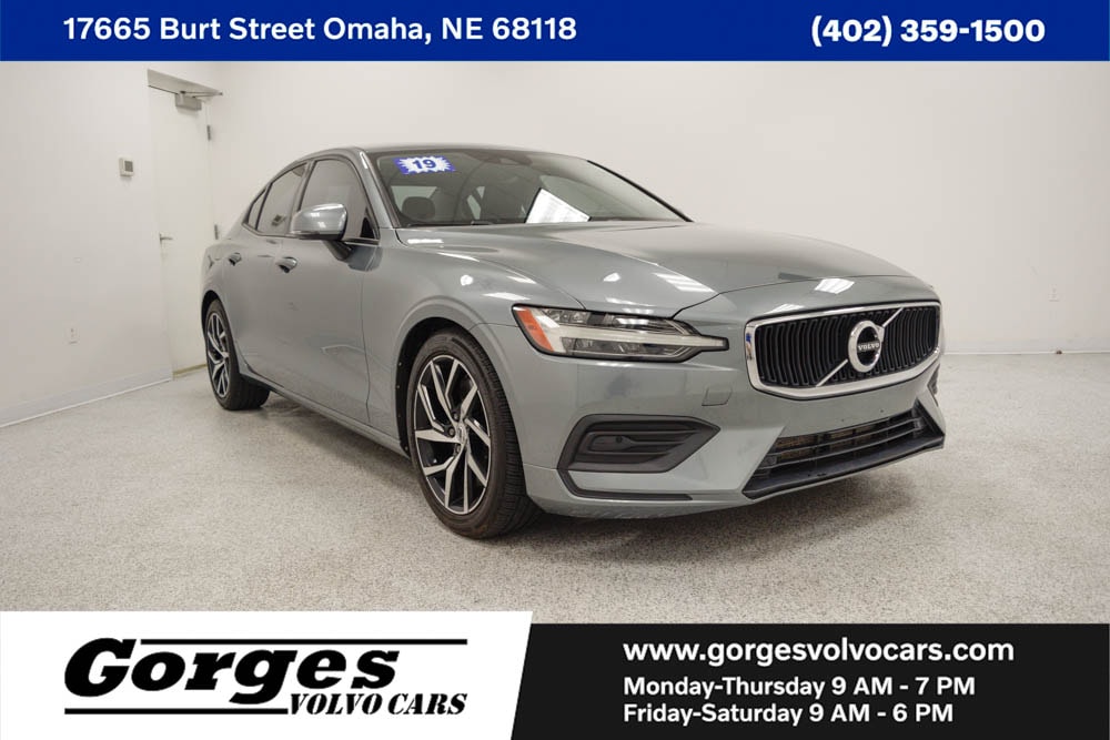 2019 Volvo S60 T6 Momentum AWD's photo