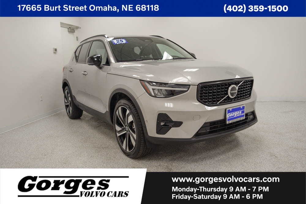2025 Volvo XC40 B5 Plus Dark AWD's photo