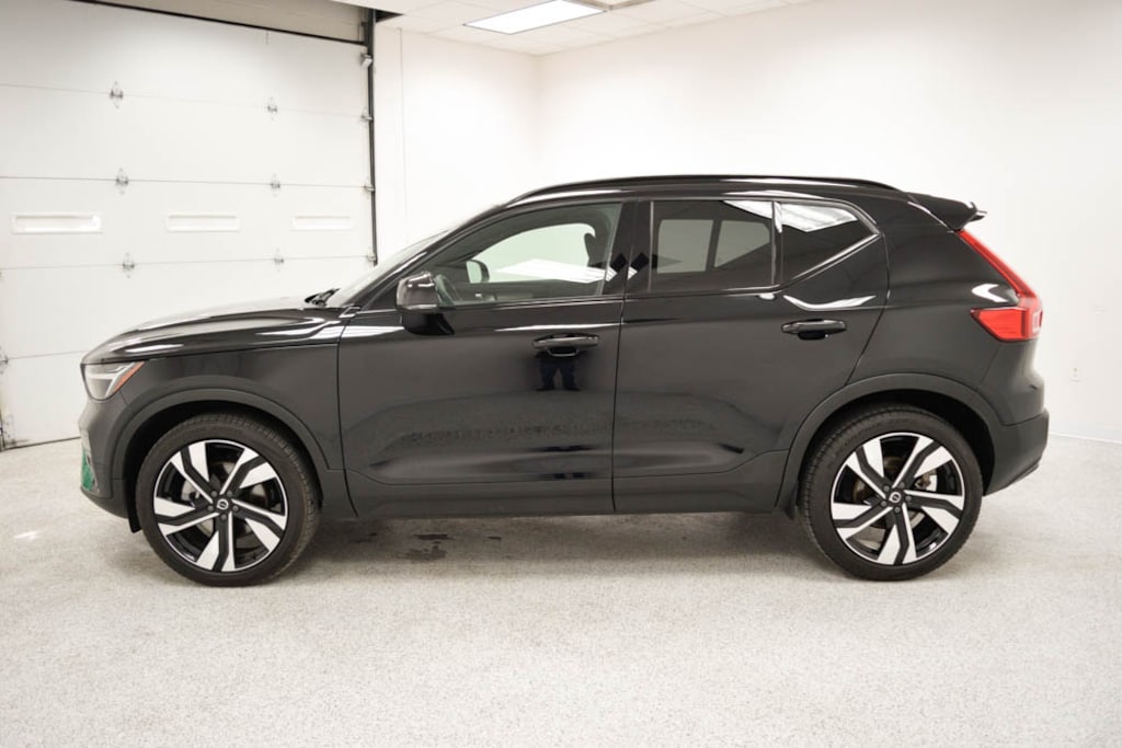 Used 2023 Volvo XC40 B5 AWD Plus Dark SUV