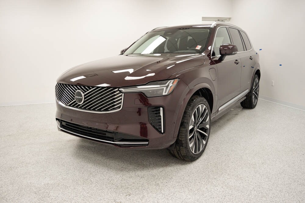 2025 Volvo XC90 T8 Plus photo 2