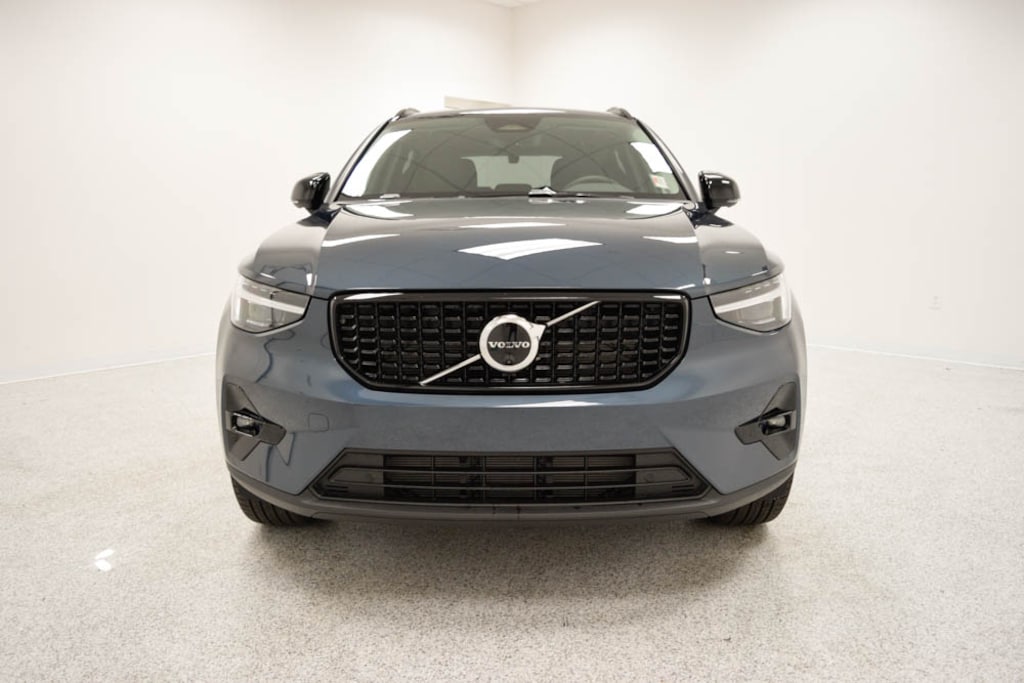 New 2026 Volvo XC40 B5 Ultra SUV