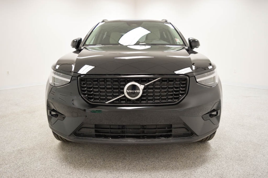 New 2026 Volvo XC40 B5 Ultra SUV