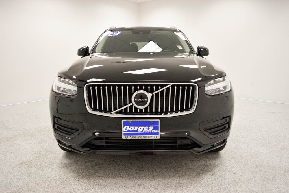 2022 Volvo XC90 T6 AWD Momentum photo 2