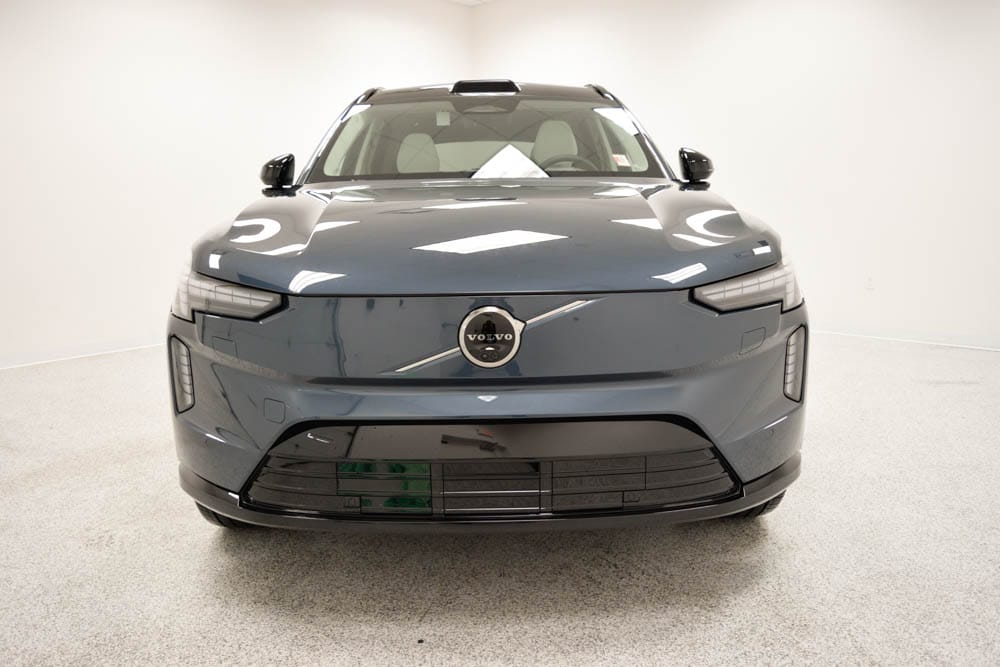 Used 2025 Volvo EX90 Plus with VIN 7JDE23VK5SG019642 for sale in Omaha, NE