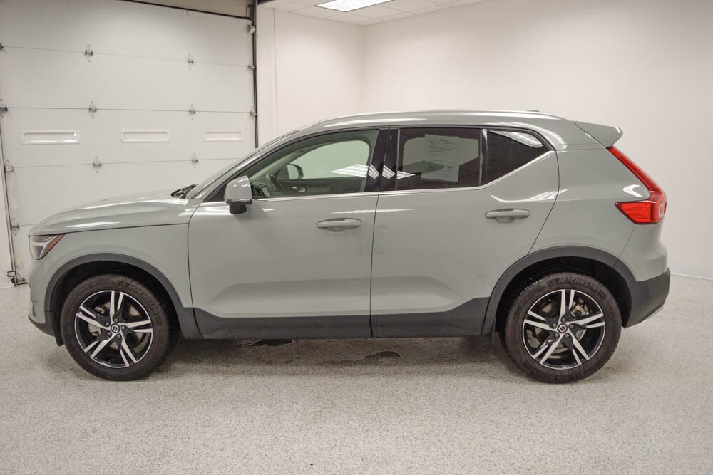 2025 Volvo XC40 Core photo 3