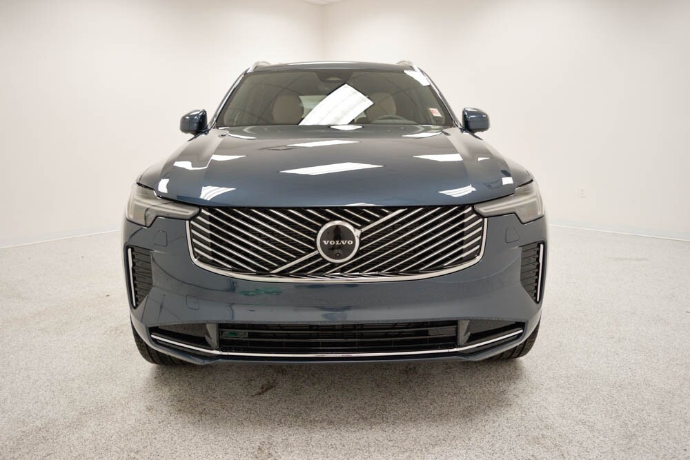 2026 Volvo XC90 Plus photo 2