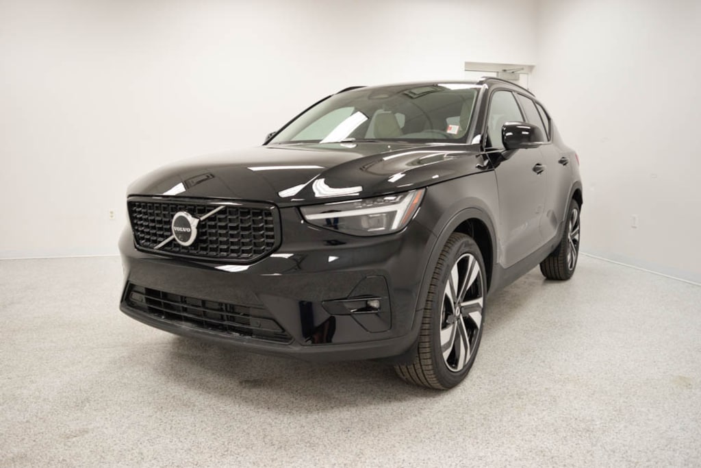 New 2026 Volvo XC40 B5 Ultra SUV