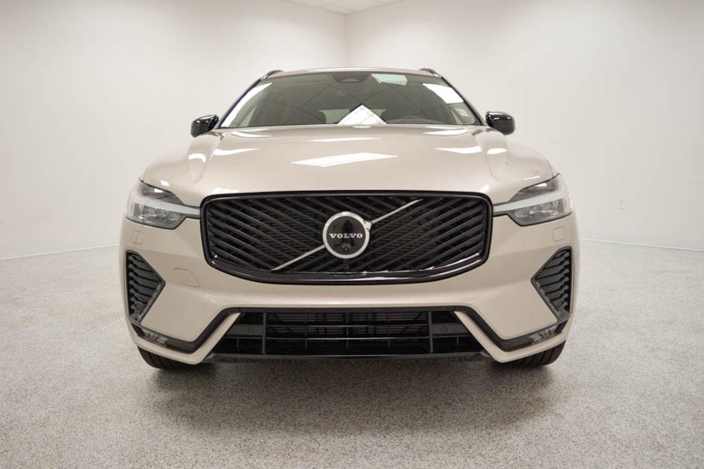 New 2026 Volvo XC60 B5 Plus SUV