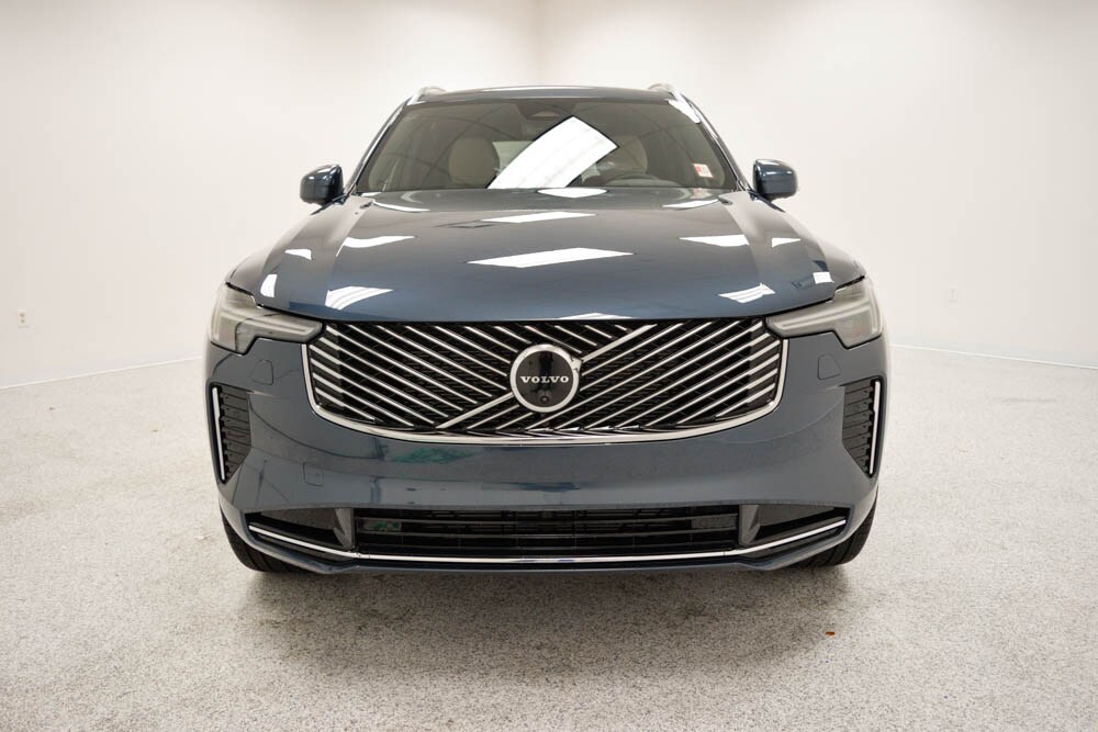 2026 Volvo XC90 Plus photo 2