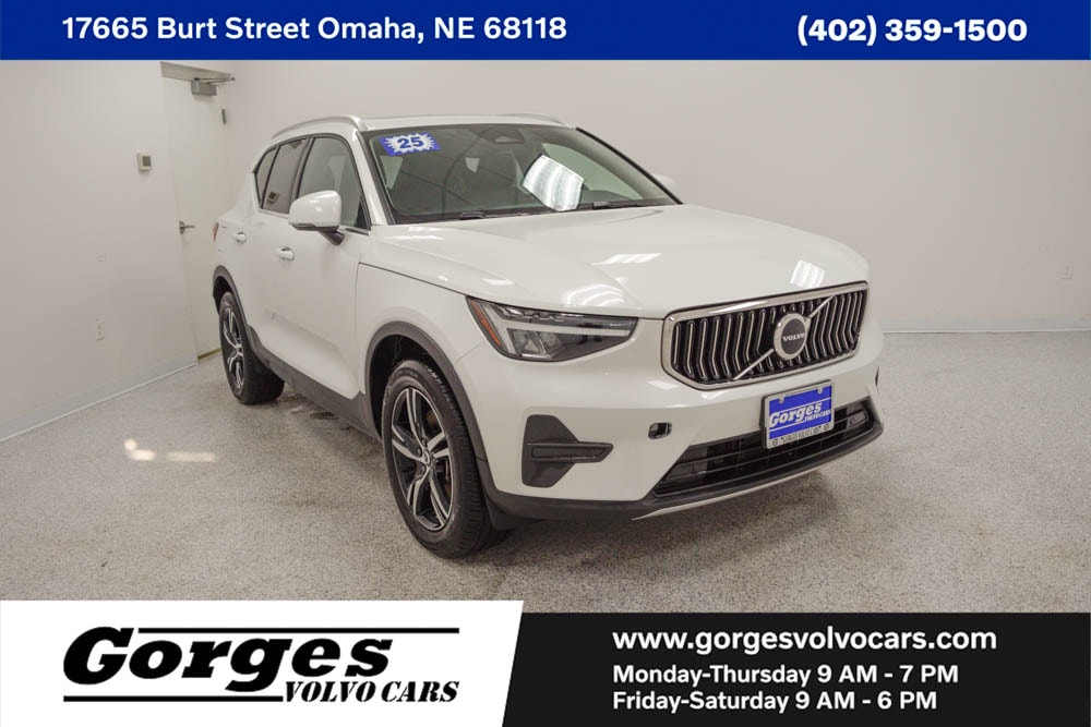 2025 Volvo XC40 Core's photo