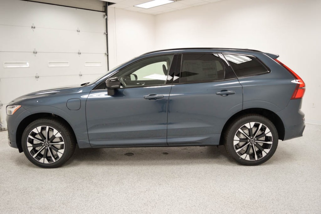 New 2026 Volvo XC60 plug-in hybrid T8 Plus SUV