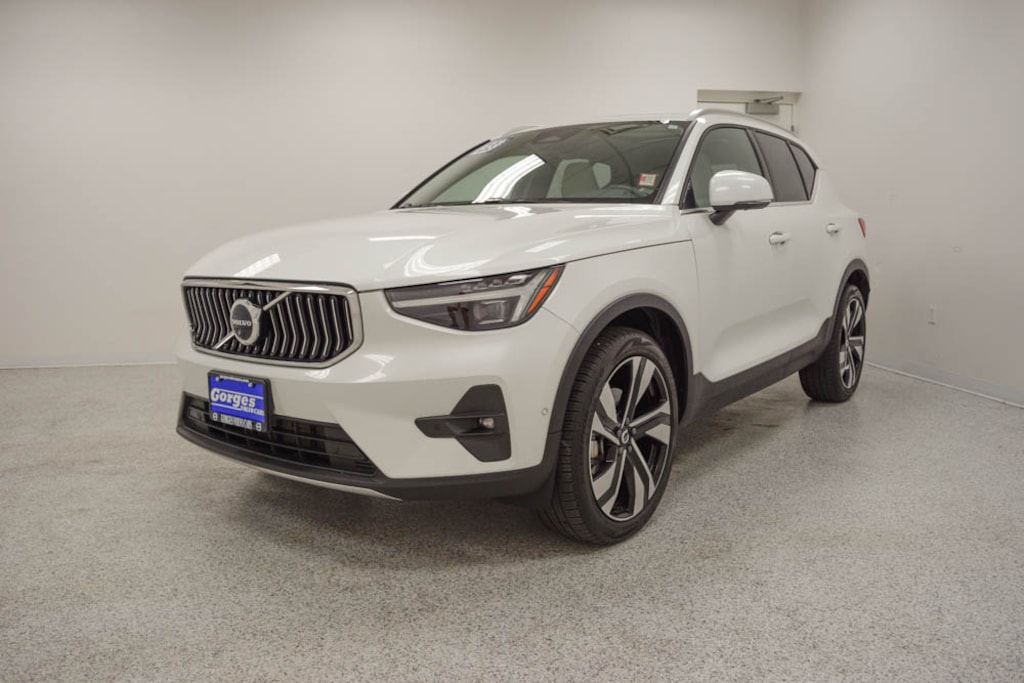 Certified 2023 Volvo XC40 B5 AWD Ultimate Bright SUV