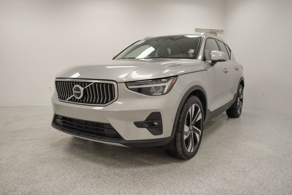 Certified 2025 Volvo XC40 B5 Plus Bright Theme SUV