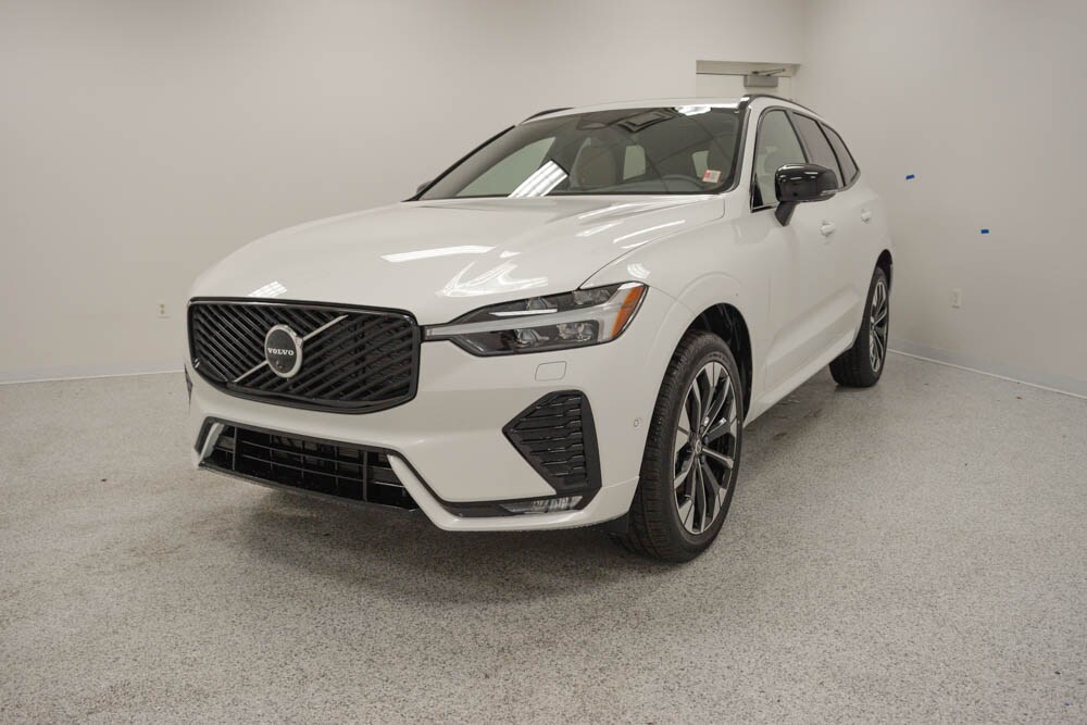 2026 Volvo XC60 B5 Plus photo 3
