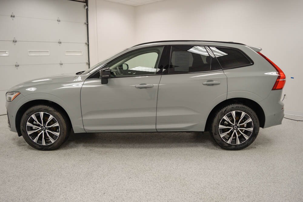 2025 Volvo XC60 B5 Plus photo 4