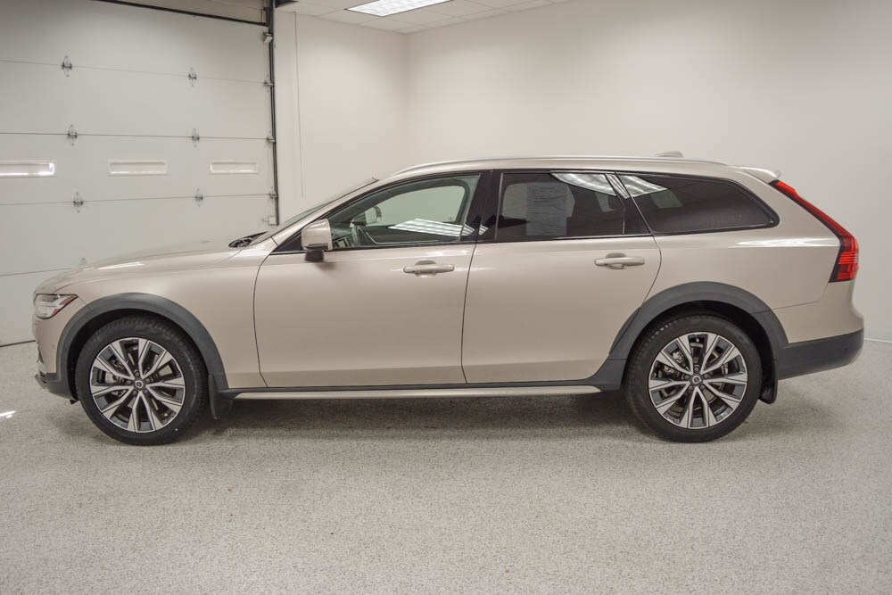 2023 Volvo V90 Cross Country B6 AWD Plus photo 4
