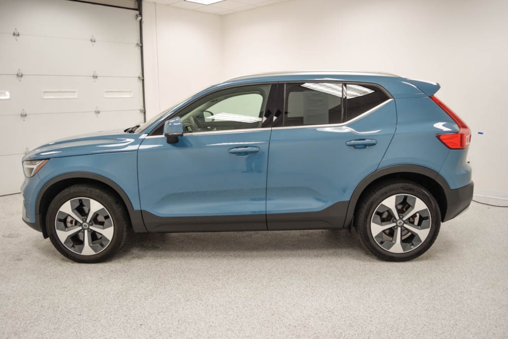Used 2023 Volvo XC40 B5 AWD Plus Bright SUV