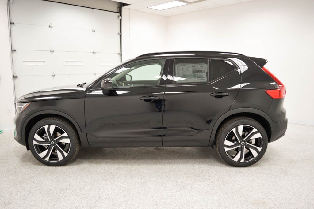 New 2026 Volvo XC40 B5 Ultra SUV