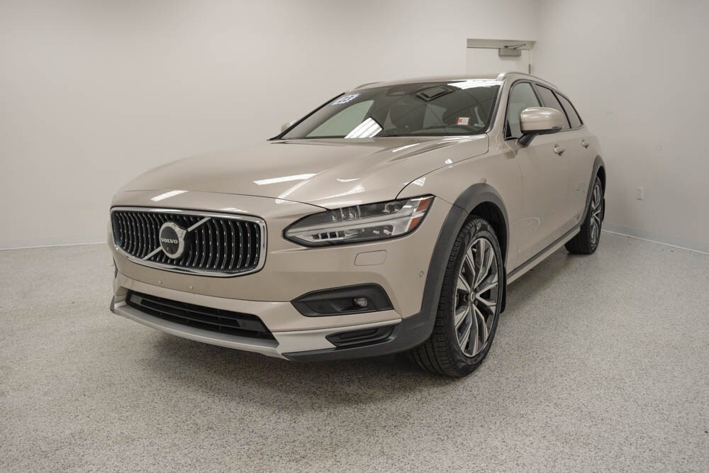 2023 Volvo V90 Cross Country B6 AWD Plus photo 3