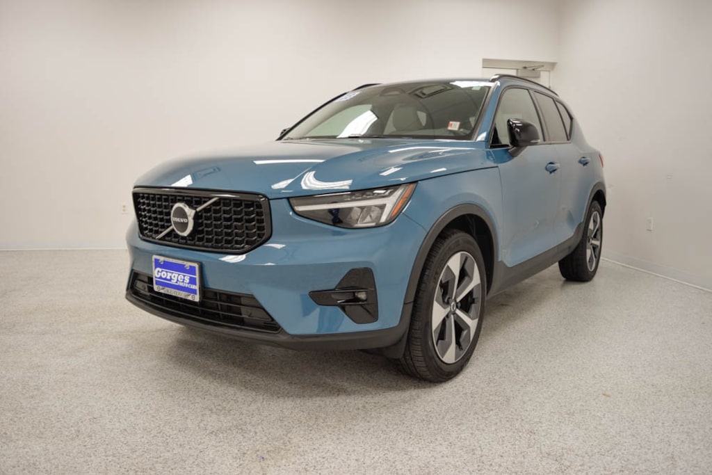 Certified 2023 Volvo XC40 B5 AWD Plus Dark SUV