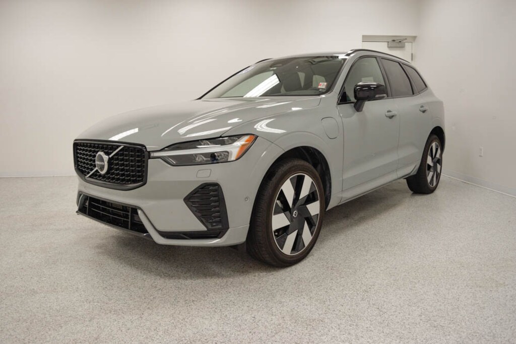 Used 2024 Volvo XC60 plug-in hybrid T8 Plus Dark SUV