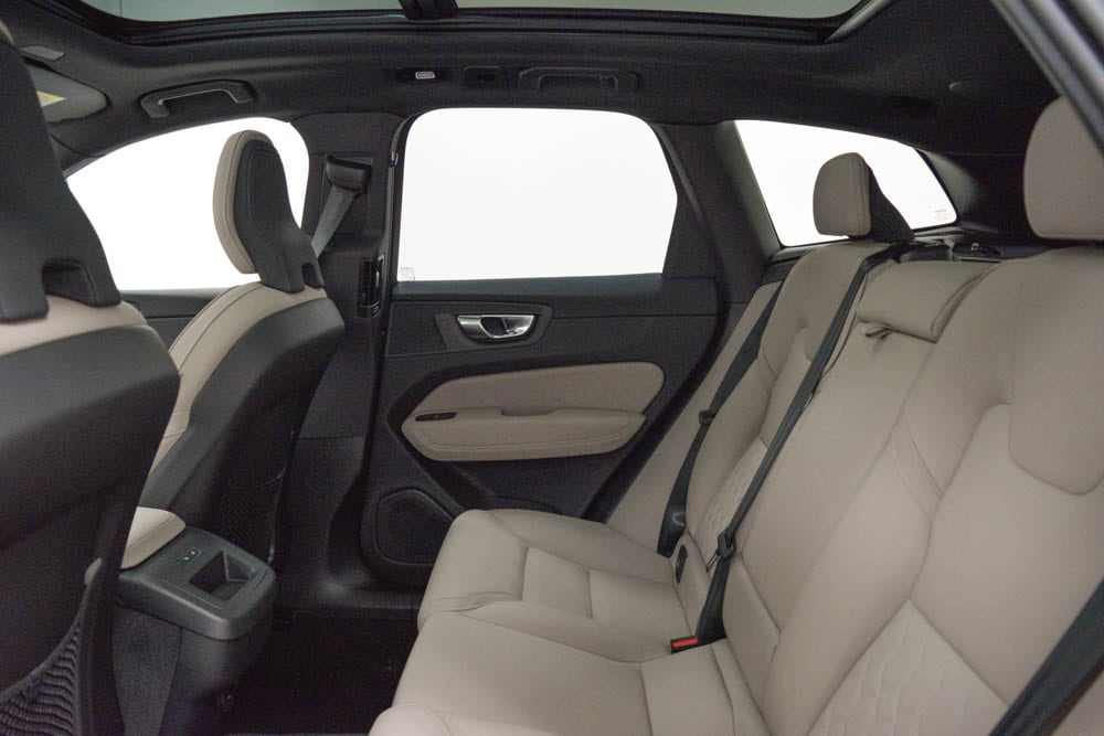 2026 Volvo XC60 Plus - Photo 31