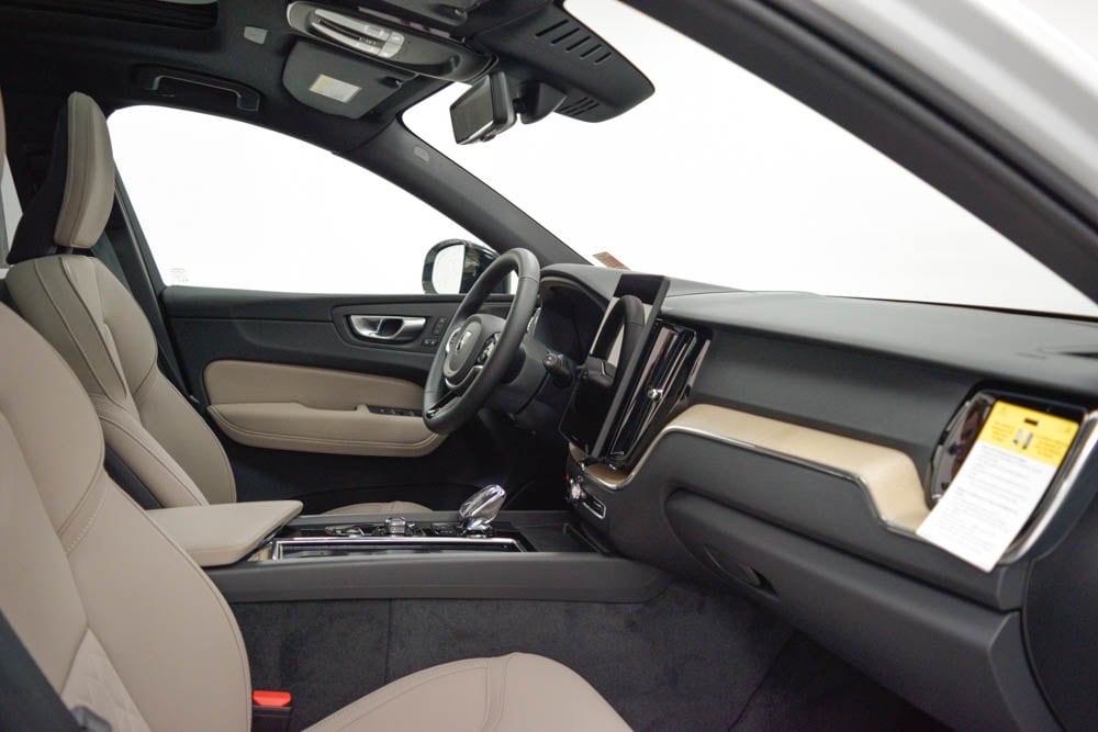 2026 Volvo XC60 Plus - Photo 22