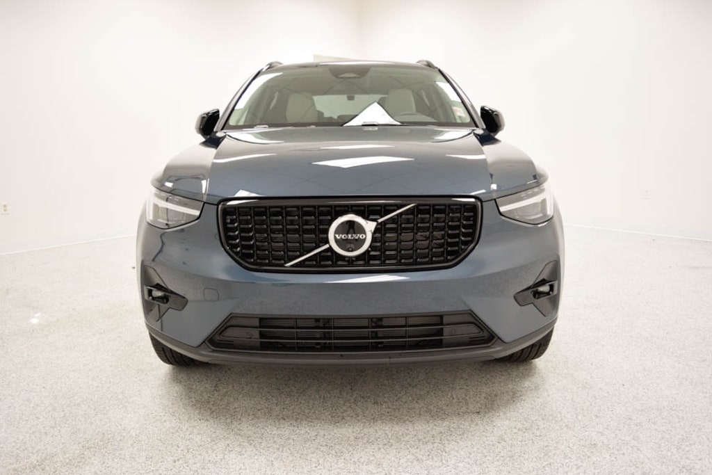 New 2026 Volvo XC40 B5 Plus SUV