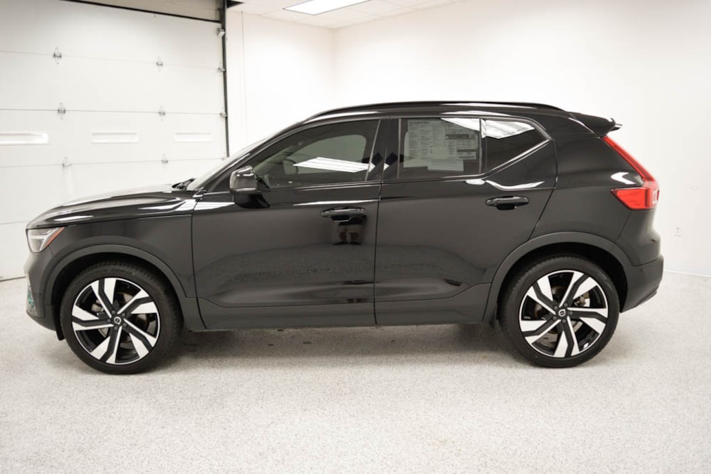 Certified 2023 Volvo XC40 B5 AWD Ultimate Dark SUV