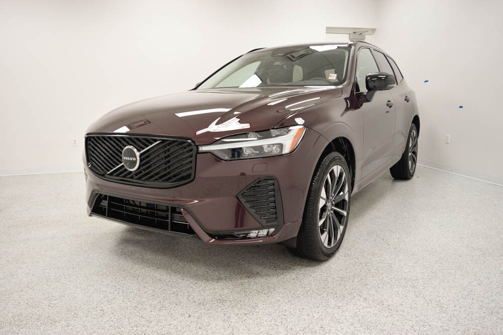 2026 Volvo XC60 B5 Plus photo 2