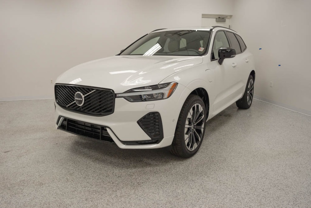 New 2026 Volvo XC60 plug-in hybrid T8 Plus SUV