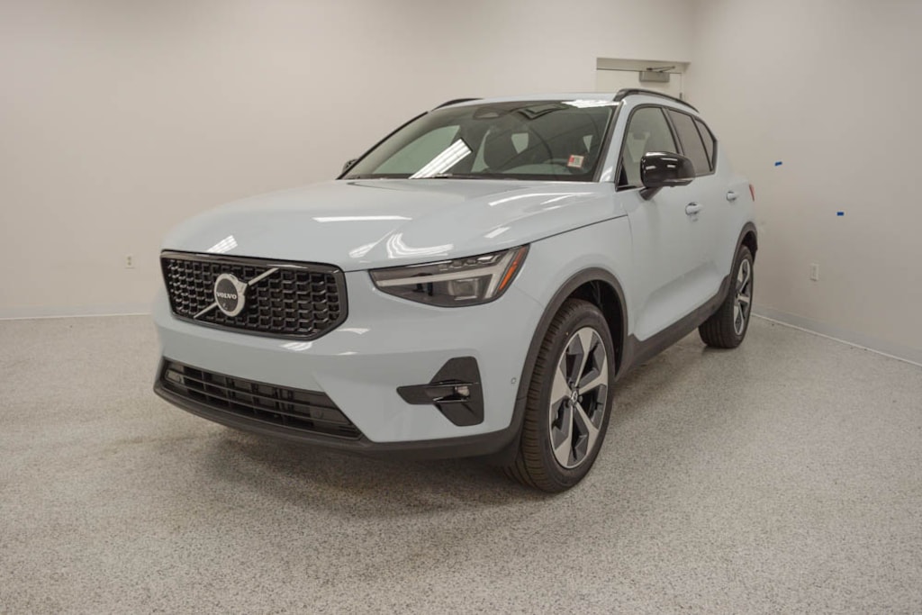New 2026 Volvo XC40 B5 Plus SUV