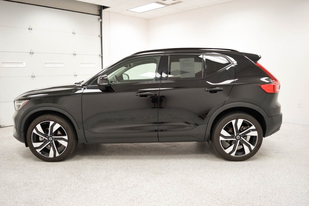 Certified 2023 Volvo XC40 B5 AWD Ultimate Dark SUV