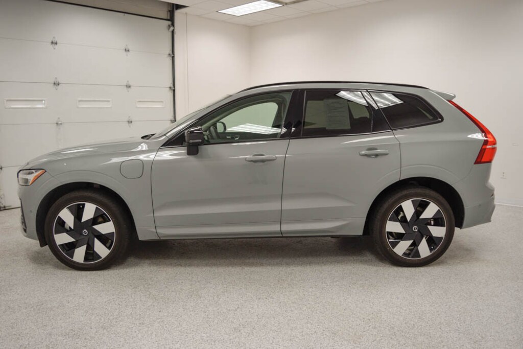 Used 2024 Volvo XC60 plug-in hybrid T8 Plus Dark SUV