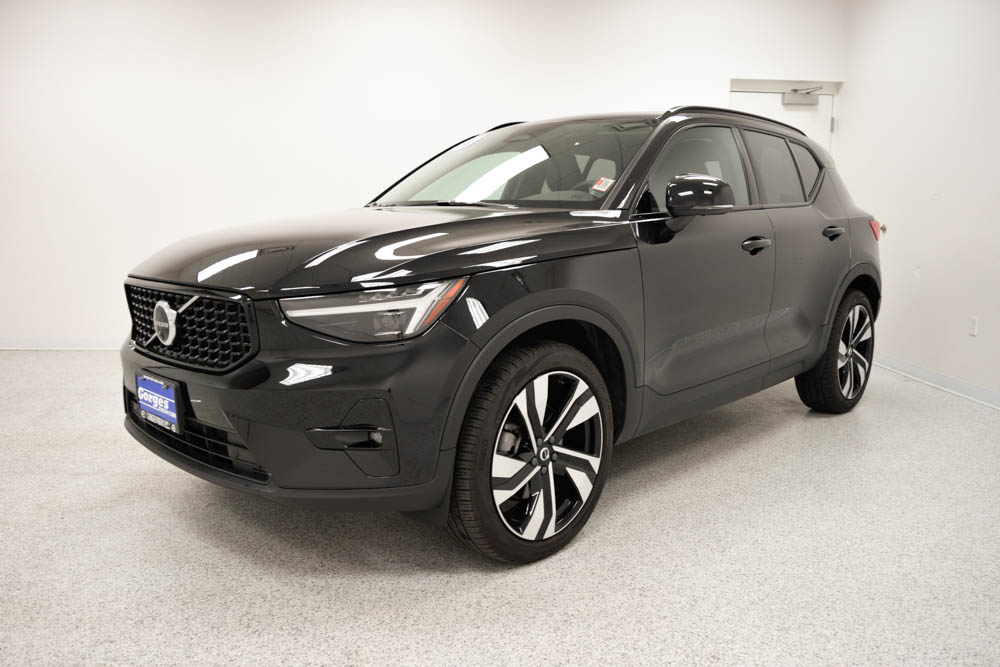 Certified 2024 Volvo XC40 B5 Ultimate Dark SUV