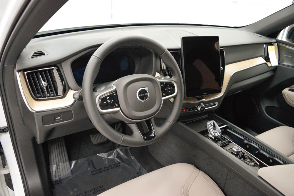 2026 Volvo XC60 Plus - Photo 12