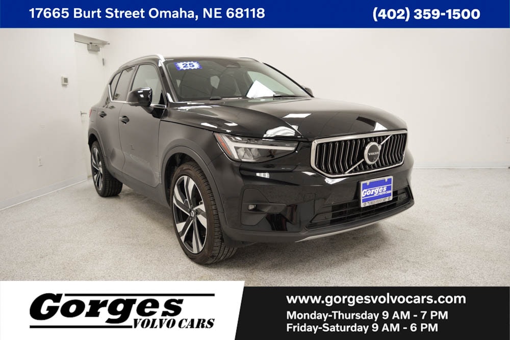 2025 Volvo XC40 B5 Plus Bright Theme AWD