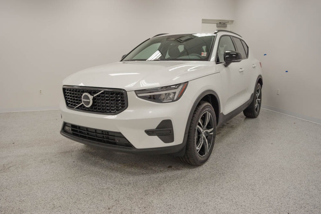 Used 2026 Volvo XC40 B5 Core SUV