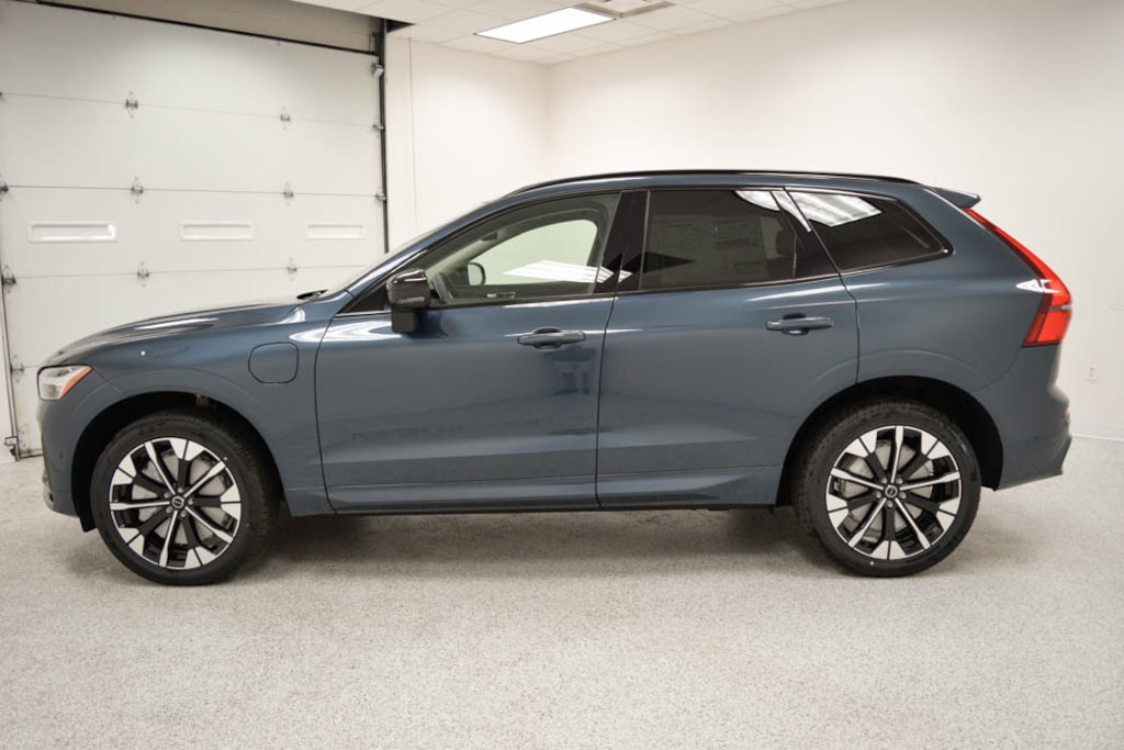New 2026 Volvo XC60 plug-in hybrid T8 Plus SUV