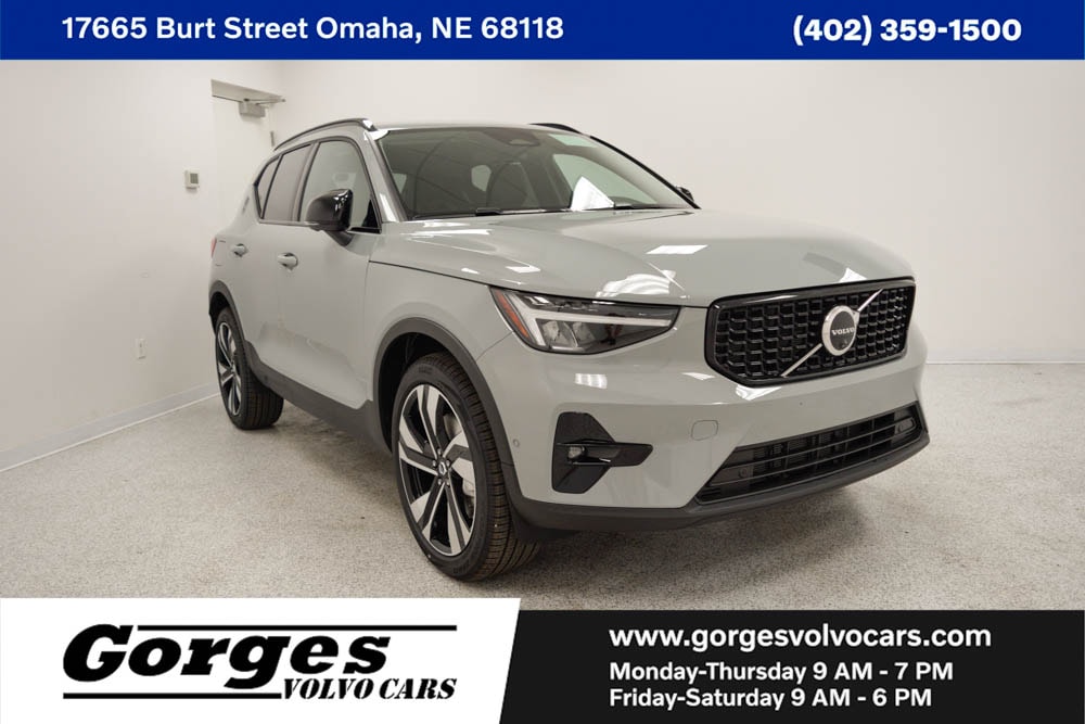 2026 Volvo XC40 B5 Plus Dark AWD's photo