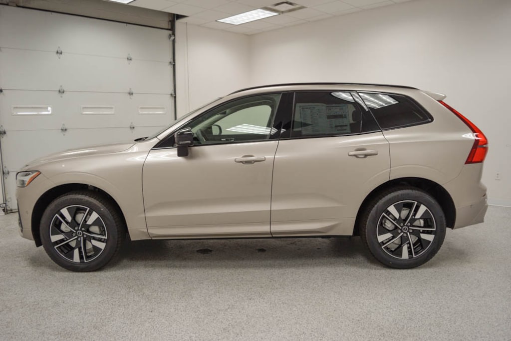 New 2026 Volvo XC60 B5 Plus SUV