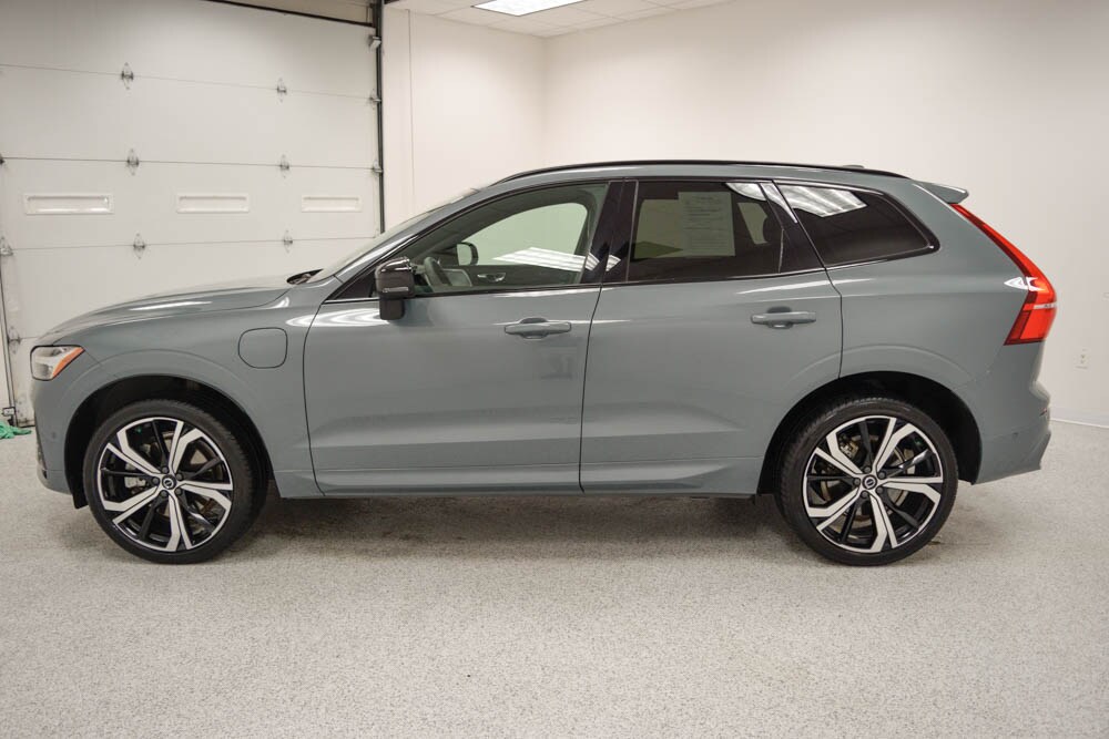 2022 Volvo XC60 Recharge Hybrid R-Design photo 4