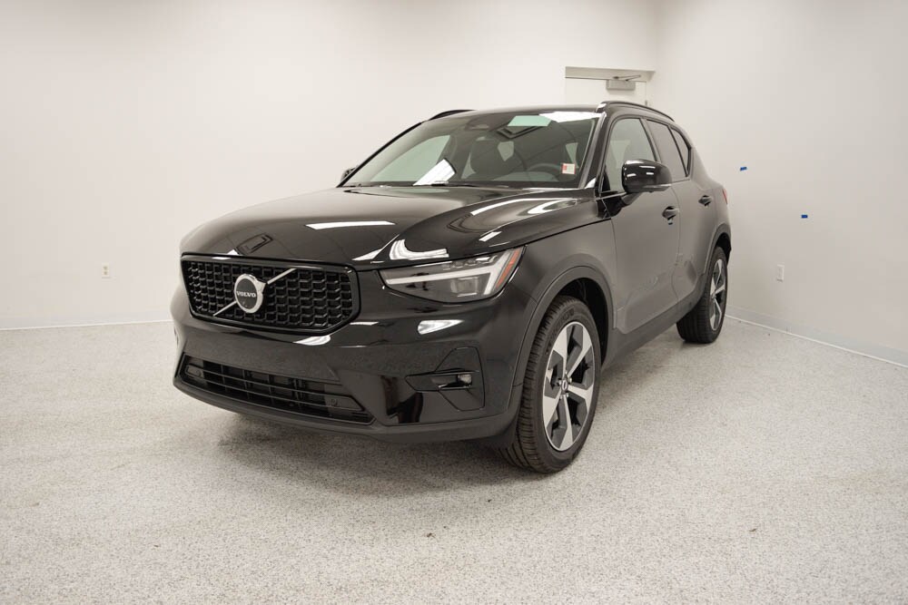 2026 Volvo XC40 Plus photo 2