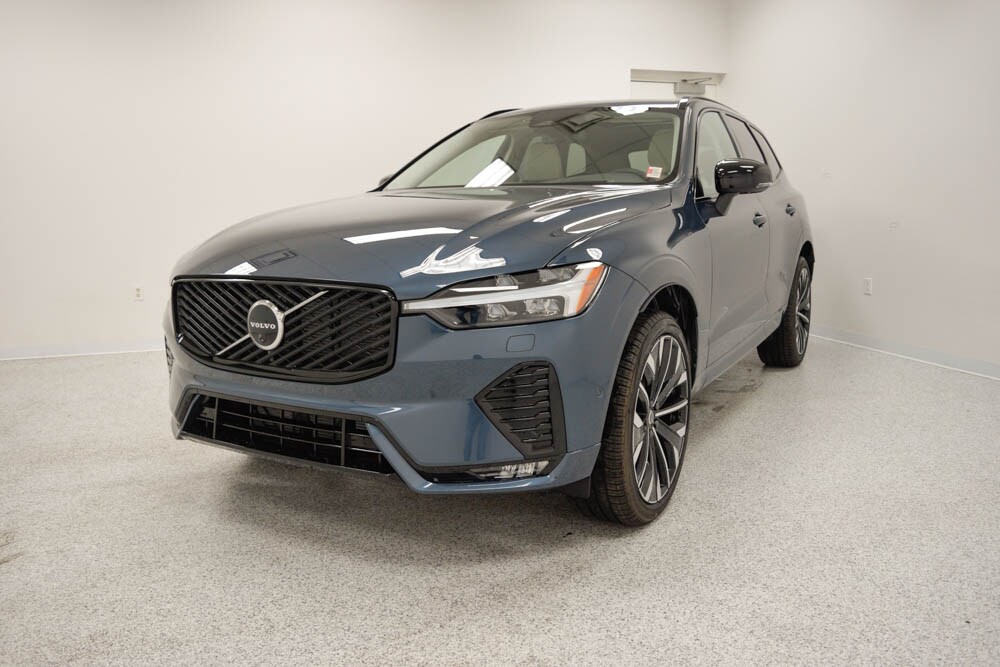 2026 Volvo XC60 B5 photo 2